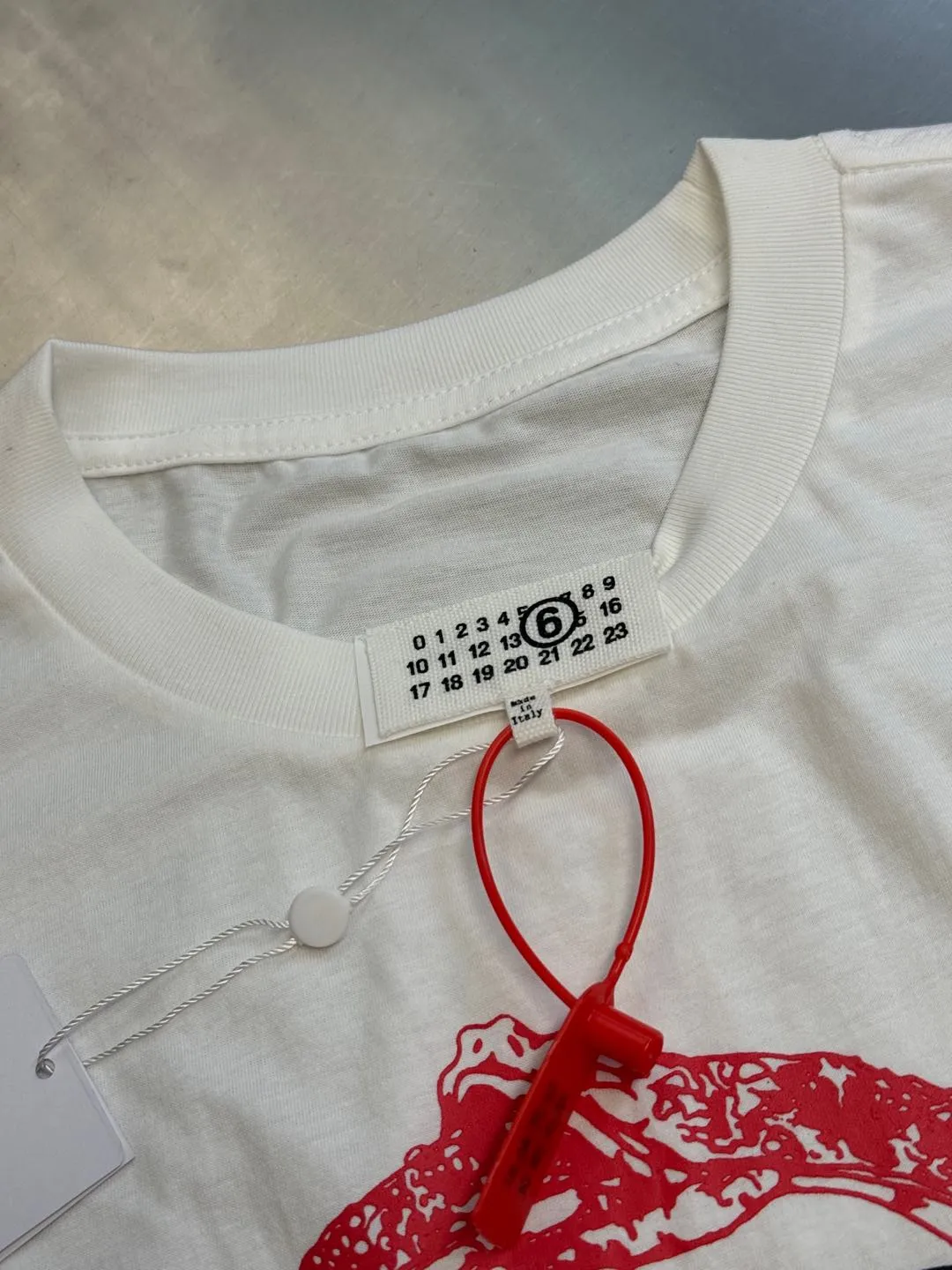 MM 6 Logo ， MM 6 Logo ， Red 。 ， ， ， ， ， 。 size：s m l xl